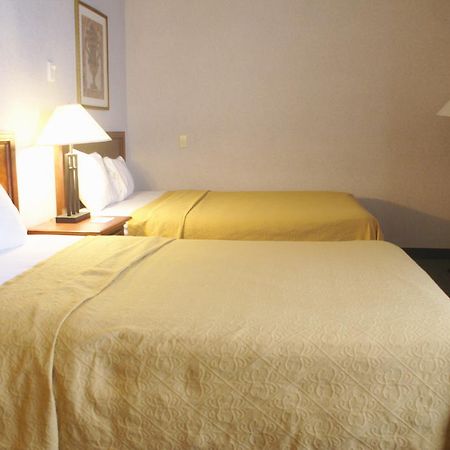 Raritan Hotel Edison Buitenkant foto
