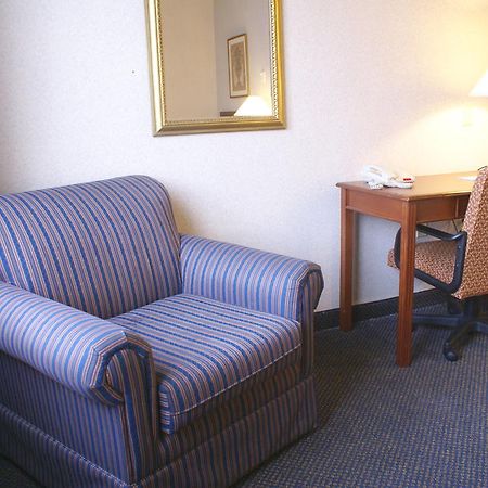 Raritan Hotel Edison Buitenkant foto