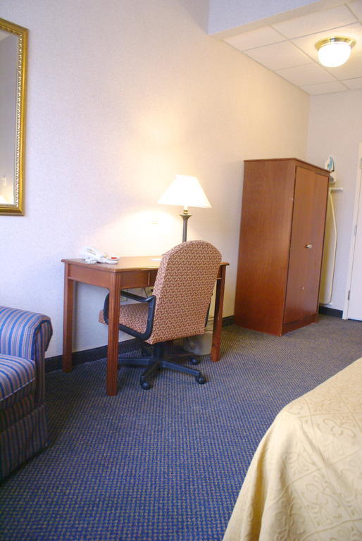 Raritan Hotel Edison Buitenkant foto