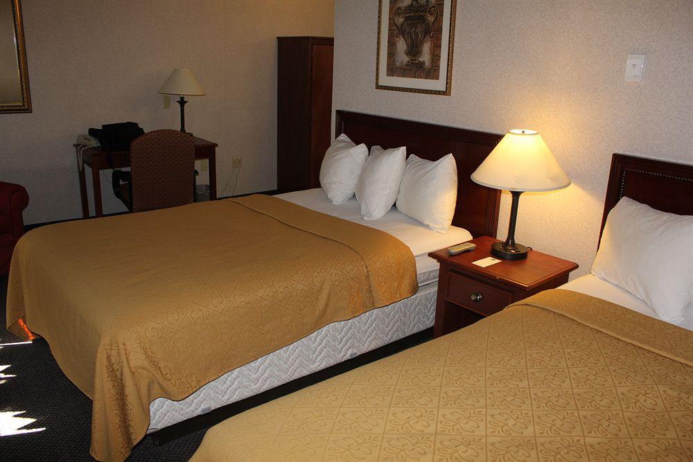 Raritan Hotel Edison Buitenkant foto