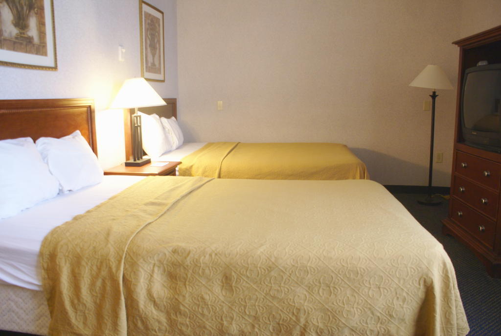 Raritan Hotel Edison Buitenkant foto