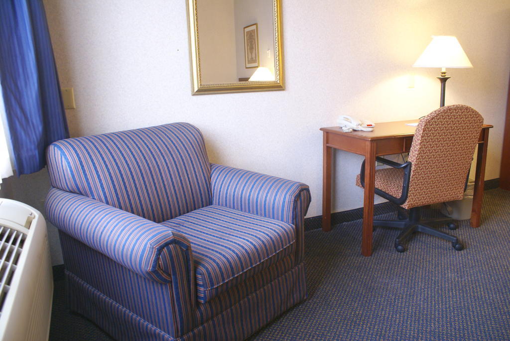 Raritan Hotel Edison Buitenkant foto