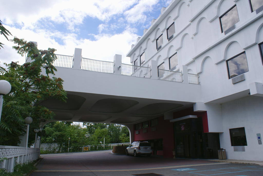 Raritan Hotel Edison Buitenkant foto