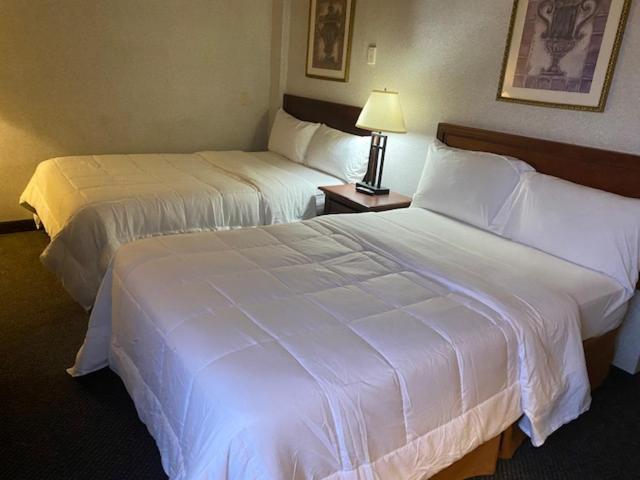 Raritan Hotel Edison Buitenkant foto